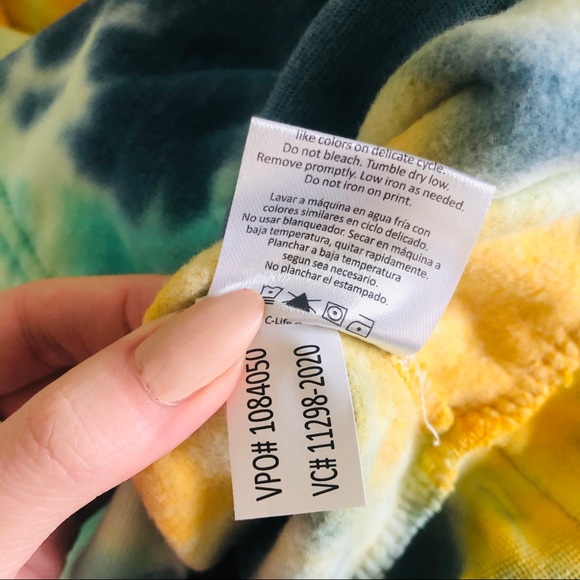 Tie-Dyed Nat Geo Bahamas Hoodie - Picture 9 of 9